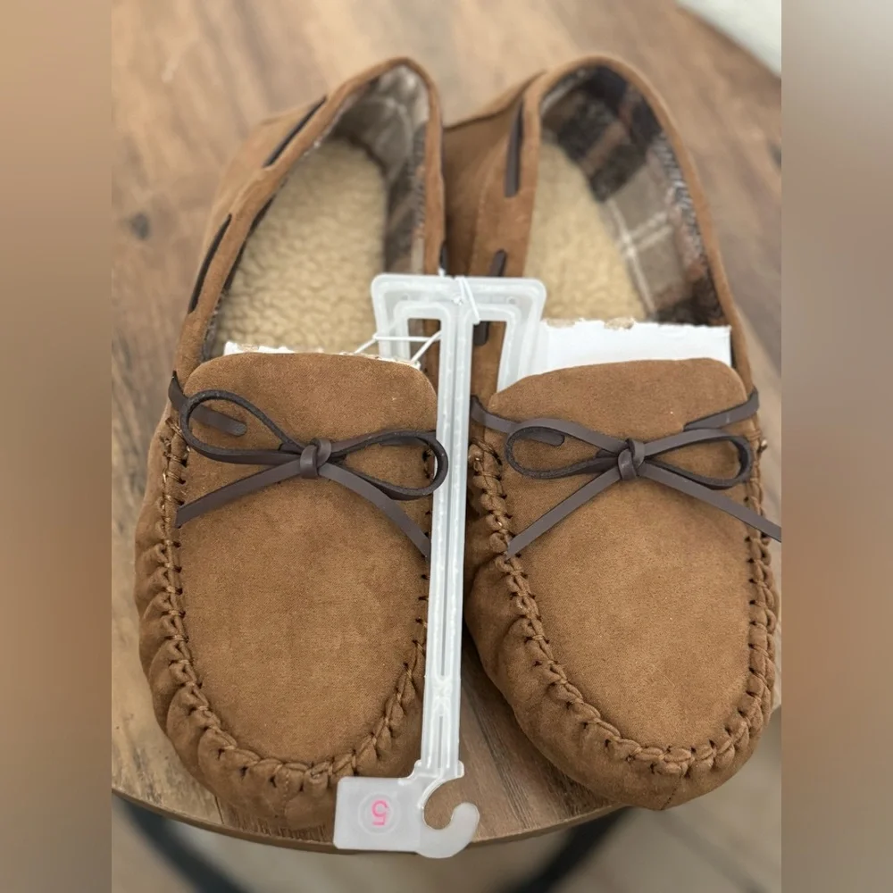 NWT  Boys Cat & Jack Moccasin Slippers - Chestnut